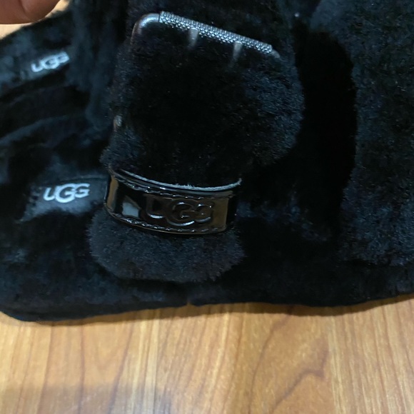Ugg black fury slides NEW - Picture 2 of 5